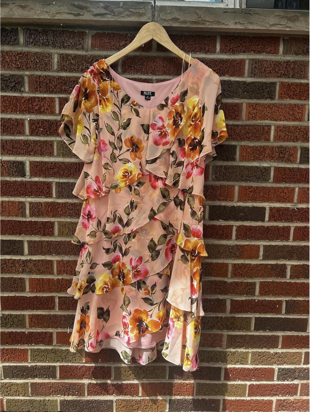 SLNY Pale Pink Floral Tulip Flounce Short Sleeve Dress